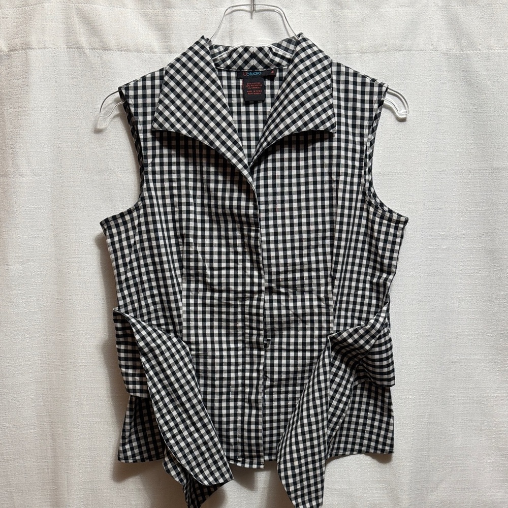 Classic Black and White Checkered Sleeveless Shirt